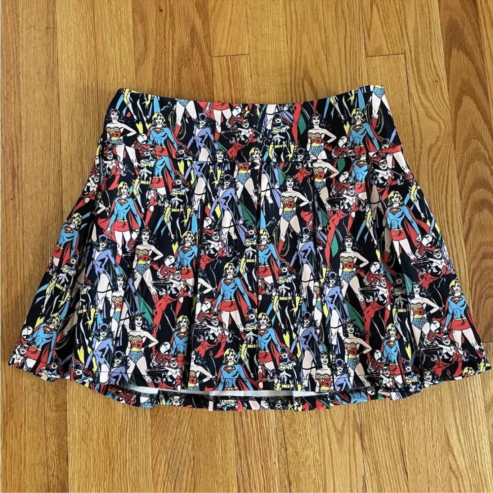 Dolls Kill x DC Comics Pleated Femme Superhero Skirt. Size Large.